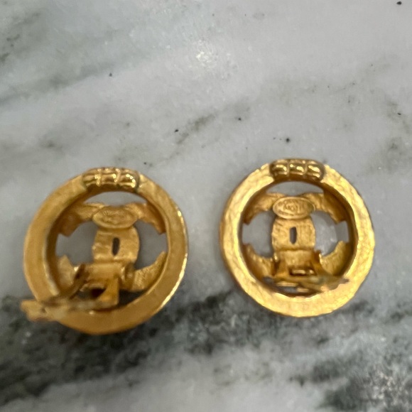 Chanel - Picture 7 of 8